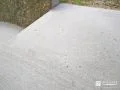 駐輪スペースの土間コンクリートは刷毛引き仕上げで滑りずらさに配慮しました