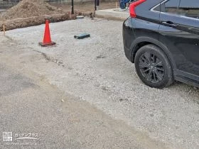 砂利で転圧した駐車スペース