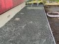 犬走りの雑草対策と土留めブロックの設置
