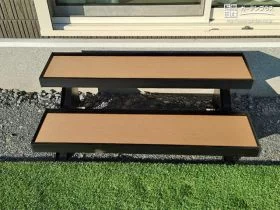 お庭へのスムーズな動線として設置したウッドステップ[施工後]