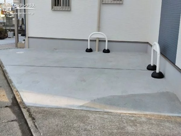 土間コンクリートで舗装した使い勝手のいいシンプルな駐車スペース