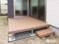 外の空気を感じながらリラックスできるウッドデッキ