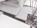 控えめな石目がお住まいを引き立てる「リビエラ　ケイロック」