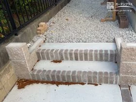 犬走りへ抜けるステップ[施工後]