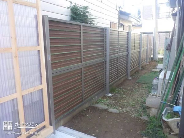 お庭の機能性を高める目隠しフェンスやカーポートの設置工事