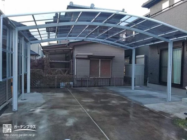 No.21578 大きなアール型の屋根が開放的なカーポート設置工事[施工後]