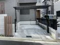 リモコン操作できる電動の跳ね上げ式門扉