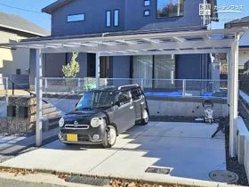 モダンなお住まいを引き立てる駐車スペース[施工後]