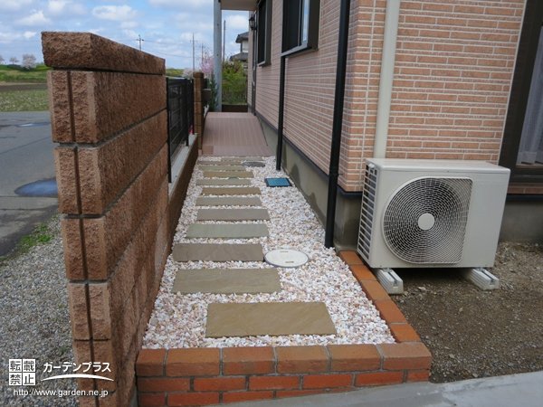 外構施工例一覧 玄関アプローチ 砂利 50万円まで 外構工事のガーデンプラス