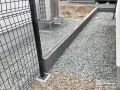 境界ブロックを追加しました。砂利の流出や越境をしっかり防ぎます。