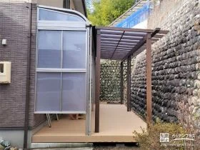 憩いの空間を作るパーゴラ風のテラス屋根[施工後]