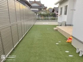 視線だけでなく雨や風の吹き込みも抑える目隠しフェンス[施工後]