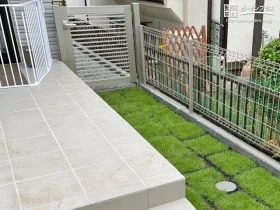 犬走りに設置した門扉[施工後]