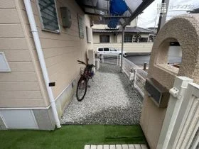 雑草対策をした駐輪スペース[施工後]