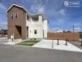 アプローチを彩る園路と人工芝の敷設工事