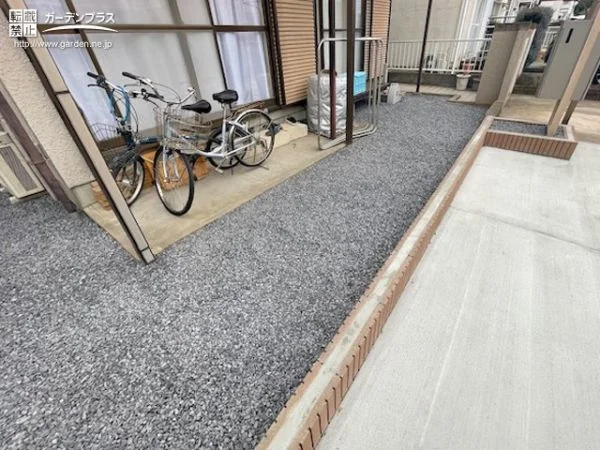 土留めを縮小し雑草対策した建物周り