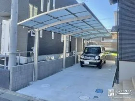 お車2台が快適に縦列駐車できる奥行きの長い駐車スペース[施工後]