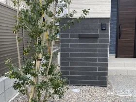 スタイリッシュな黒い化粧ブロックを使った門柱[施工後]