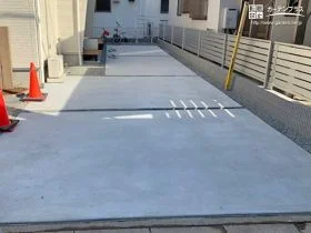 土間コンクリートで舗装したフラットな駐車スペース[施工後]