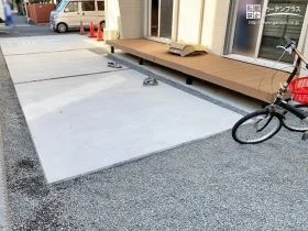 お庭へのアクセス性を高めるウッドデッキ[施工後]