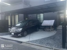 雨や埃からお車のボディを守るフラット屋根のカーポート