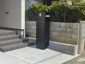限られたスペースでも活躍する宅配ボックス付き機能門柱[施工後]