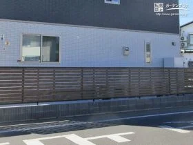 フレームレスの滑らかな美しい目隠しフェンス[施工後]