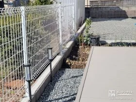 飛び出しを防ぐコストパフォーマンスの高い境界フェンス[施工後]