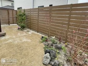 木の温もりがおしゃれな目隠しフェンス[施工後]