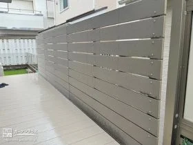 くすみカラーがおしゃれなウッドフェンス[施工後]