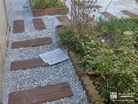 お庭を行き来しやすくするナチュラルな園路[施工後]