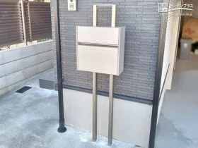 カラーバリエーション豊富な独立ポスト[施工後]