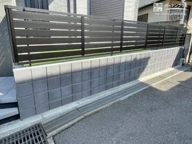 お住まいを引き締めるスタイリッシュな目隠しフェンス[施工後]