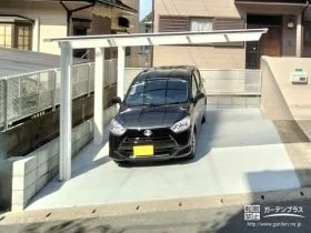 安全に利用できるよう土留めで囲った駐車スペース[施工後]