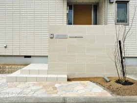 明るく上品にリフレッシュした門周り[施工後]
