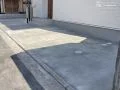 フラットで行き来しやすいファサード