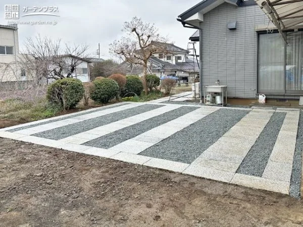ストライプのようなデザインがスタイリッシュな駐車スペース工事