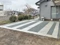 ストライプのようなデザインがスタイリッシュな駐車スペース工事