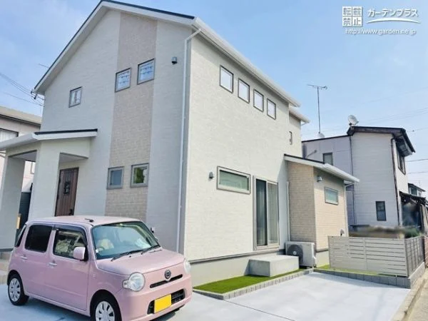明るくシンプルナチュラルな新築外構