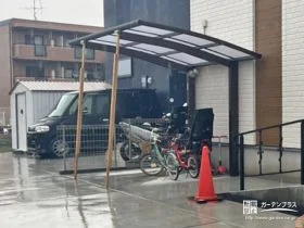 サドルを拭く手間が省けるサイクルポート[施工後]