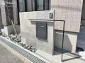立体的な表札が奥行きや個性を演出する門柱