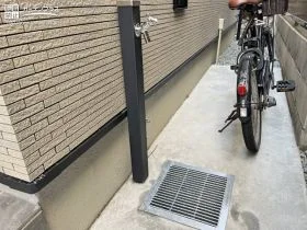フラットで使い勝手のいい犬走りの駐輪スペース[施工後]