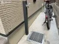 フラットで使い勝手のいい犬走りの駐輪スペース