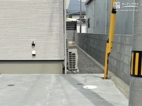 室外機下も綺麗に保つ砂利敷き[施工後]