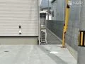 室外機下も綺麗に保つ砂利敷き