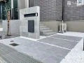 タイルの高級感を感じられる門周り