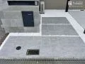 タイル貼りで上品に仕上げたアプローチ