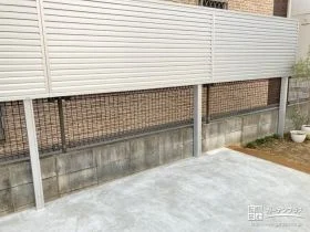 内側だけでなくお隣さんのプライバシーも守る目隠し[施工後]