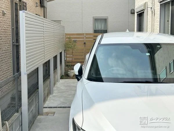 プライバシーを守りお車がスムーズに行き来できる駐車スペース拡張工事