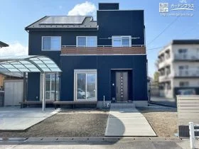 ブラックのお住まいに調和するシンプルで使い勝手の良い新築外構
